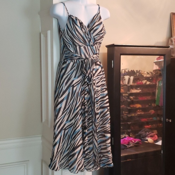 Suzi Chin for Maggy Boutique Dresses & Skirts - Gorgeous flowy Dress!